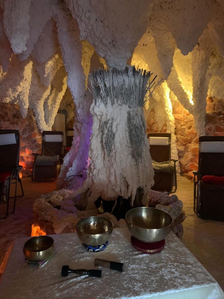 Klangschalenreise in der Salzgrotte Kaiserslautern – Entspannung & energetische Heilung